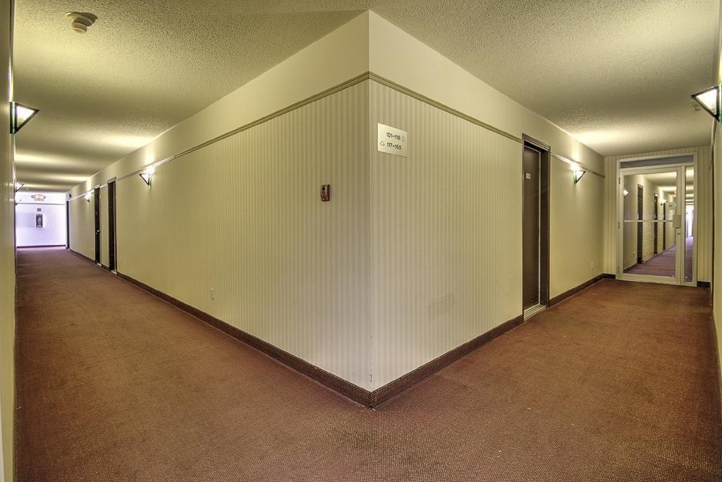 Motel Pignons Rouges Terrebonne Exterior photo