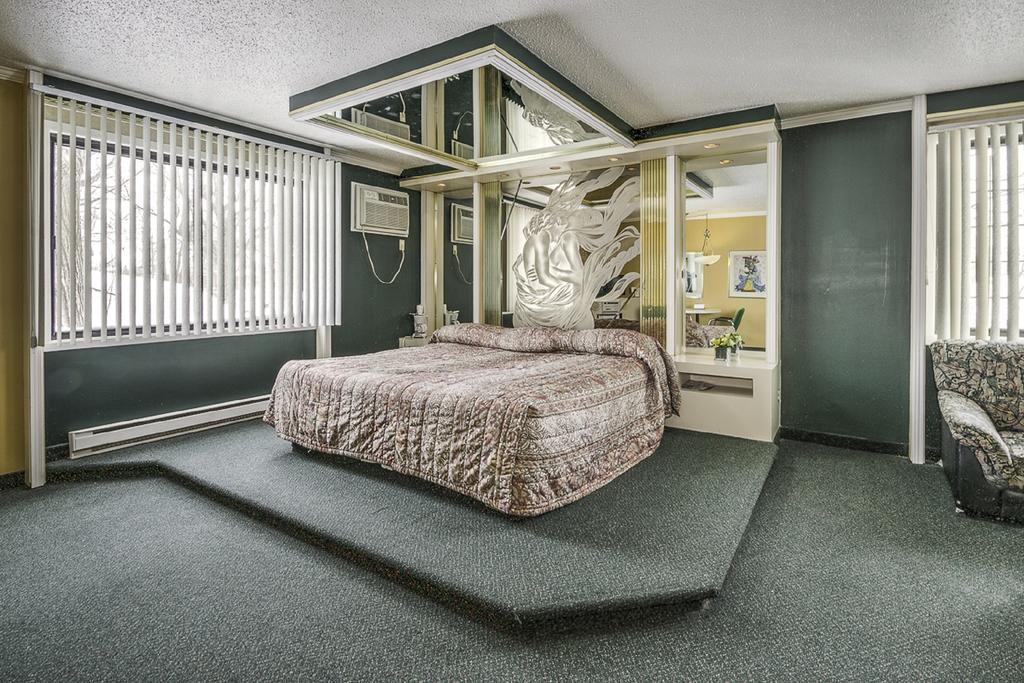 Motel Pignons Rouges Terrebonne Exterior photo
